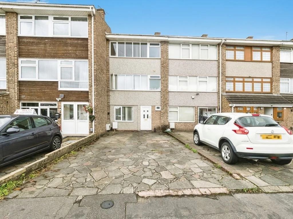 Petsworth Way House photo 3