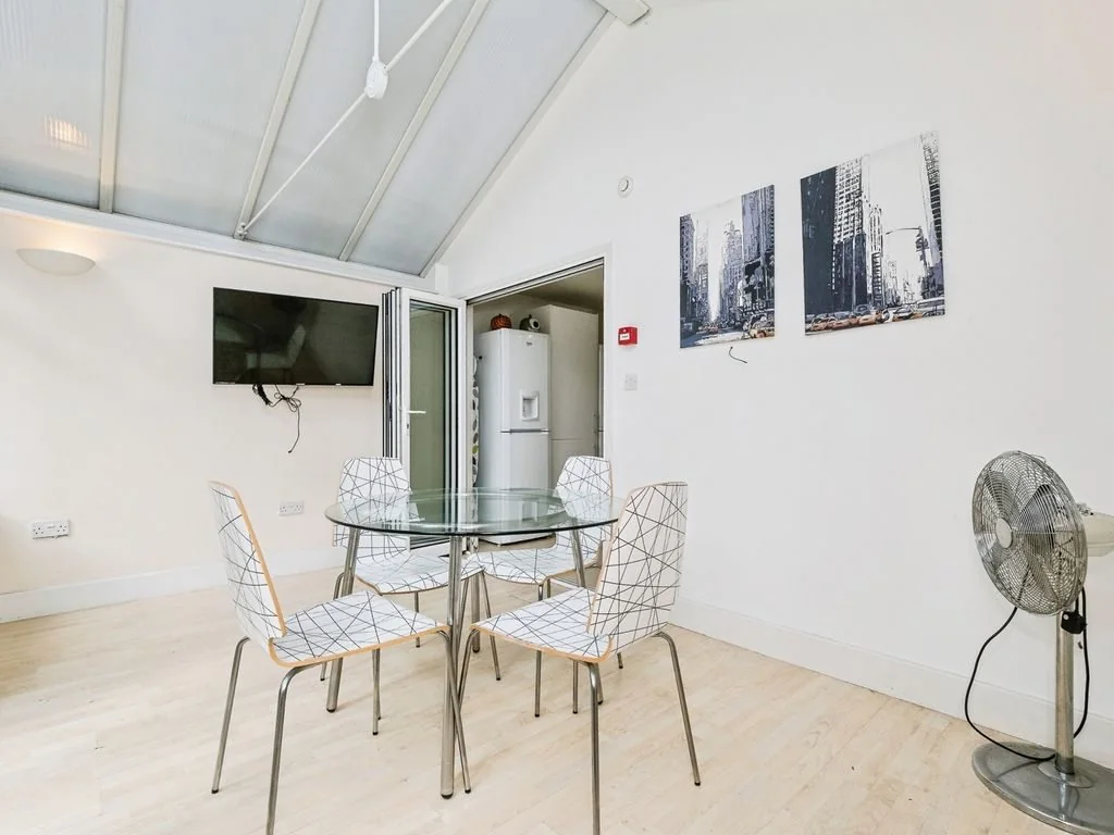 Petsworth Way House photo 4